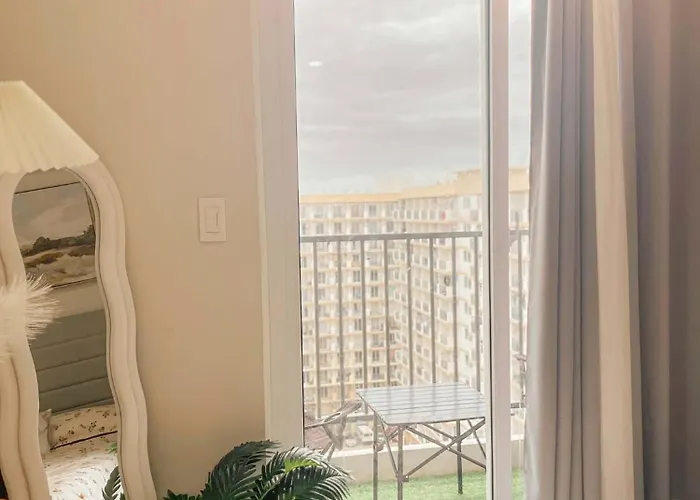 At 16th Floor Free Pool Access With Private Balcony *